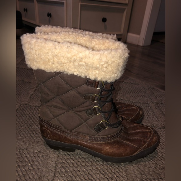 UGG Snow Boots - Picture 1 of 8